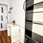 Meander Natolin Blisko Metra Hostel *