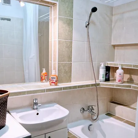 Meander Natolin Blisko Metra Hostel *