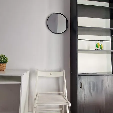 Meander Natolin Blisko Metra Hostel *