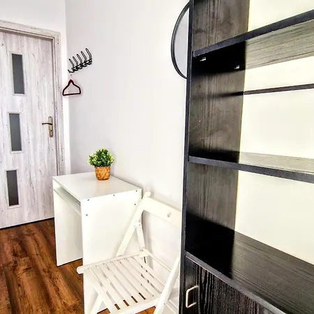 Meander Natolin Blisko Metra Hostel *