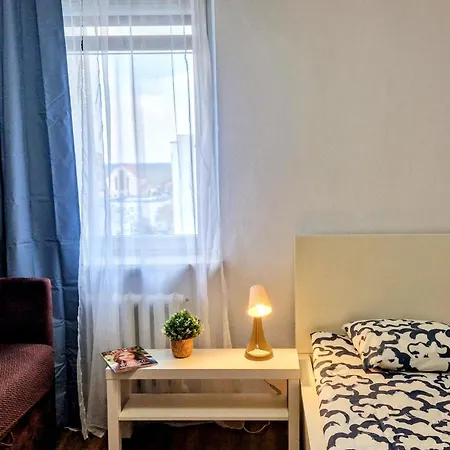 Meander Natolin Blisko Metra Hostel Varsó