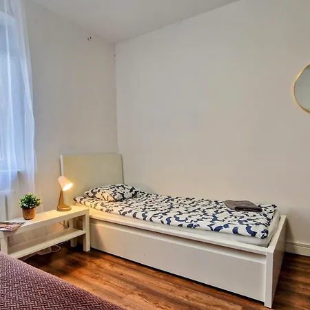 Vandrarhem Meander Natolin Blisko Metra *