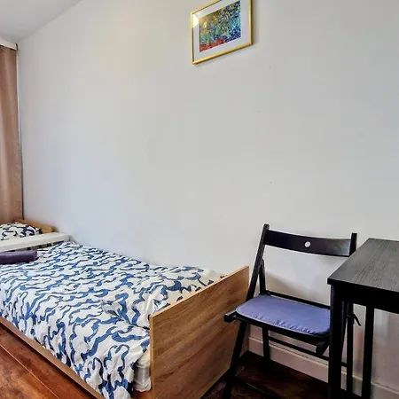 Meander Natolin Blisko Metra Hostel *