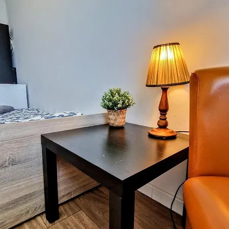 Meander Natolin Blisko Metra Hostel