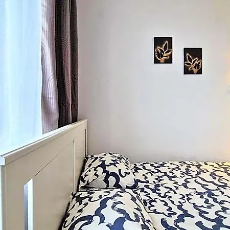 Meander Natolin Blisko Metra Hostal