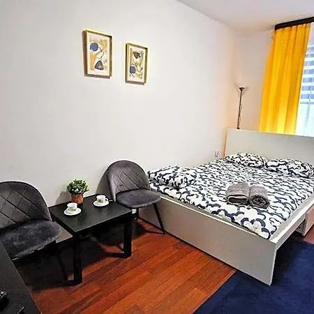 Meander Natolin Blisko Metra Hostal