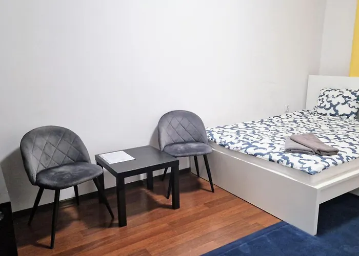 Meander Natolin Blisko Metra Hostel *