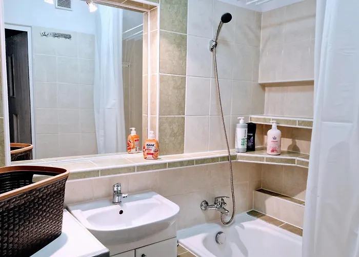 Meander Natolin Blisko Metra Hostel *