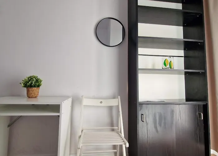 Meander Natolin Blisko Metra Hostel *