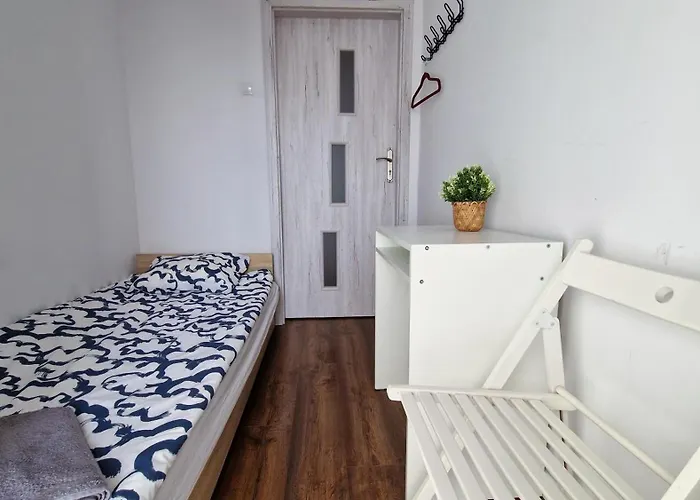 Meander Natolin Blisko Metra Hostel