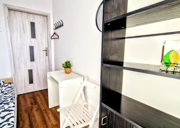 Meander Natolin Blisko Metra Hostel *