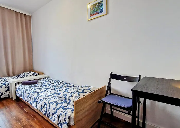 Meander Natolin Blisko Metra Hostel *