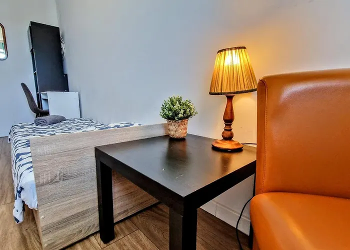 Meander Natolin Blisko Metra Hostel