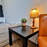 Meander Natolin Blisko Metra Hostal